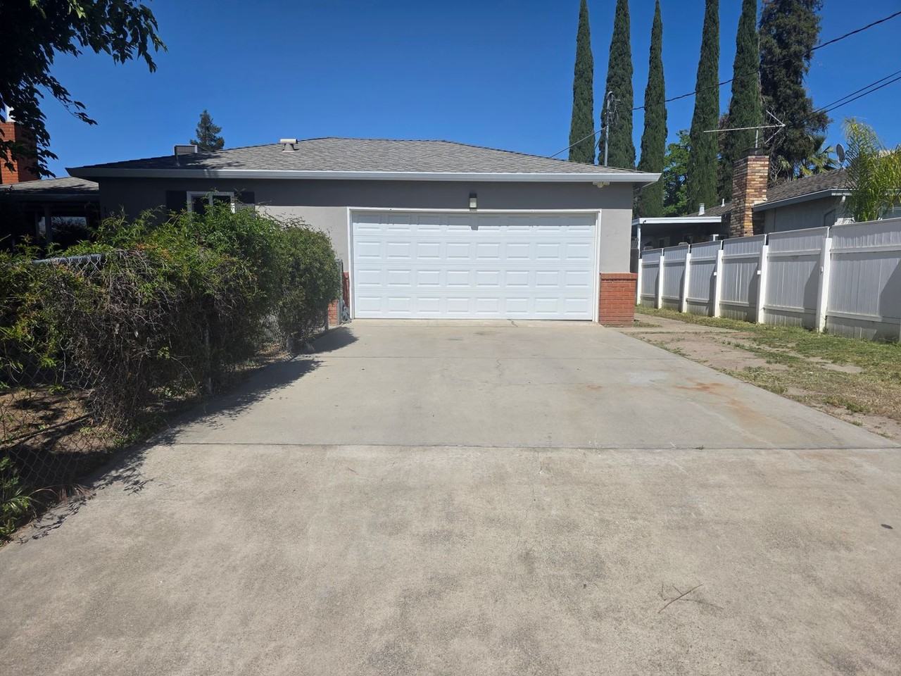 1133 S Minaret Ave - Photo 2 of 39