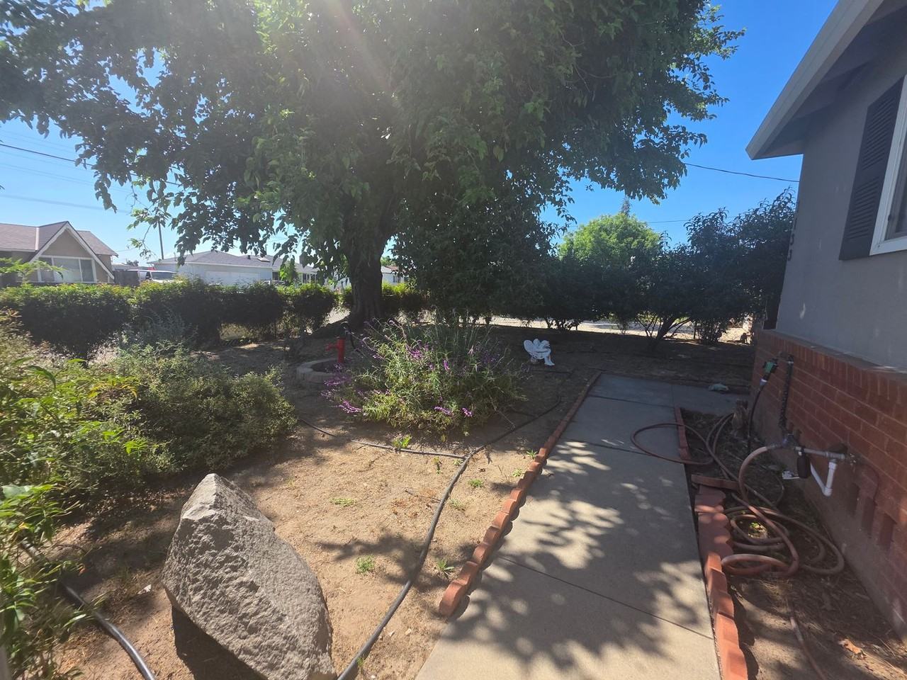 1133 S Minaret Ave - Photo 4 of 39
