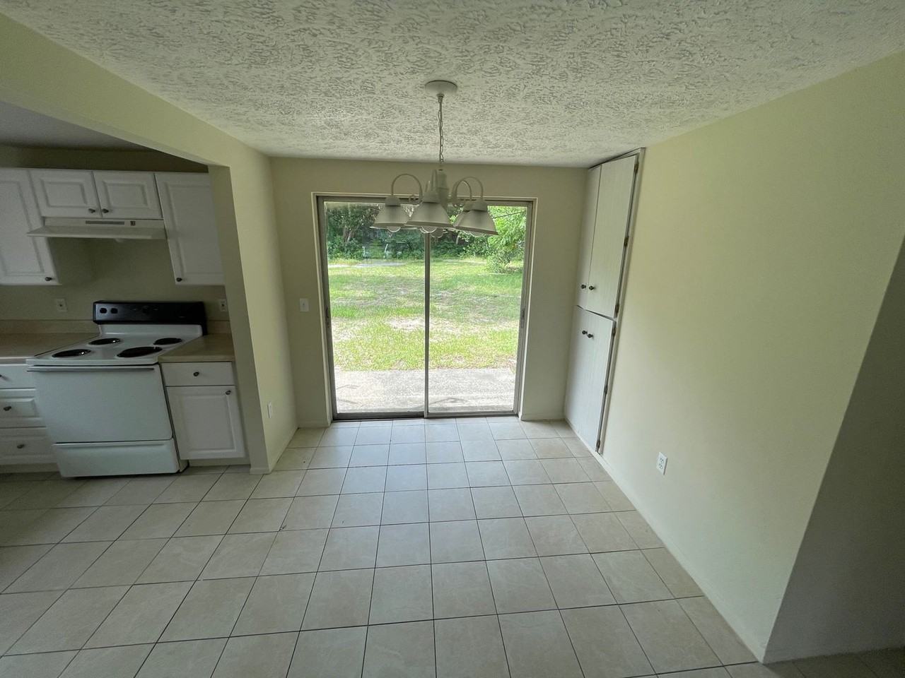 6332 Pennsylvania Ave - Photo 4 of 17