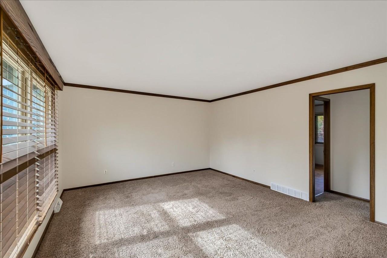 1806 Golden Oak Ln - Photo 3 of 36