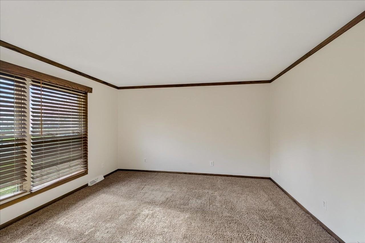 1806 Golden Oak Ln - Photo 4 of 36