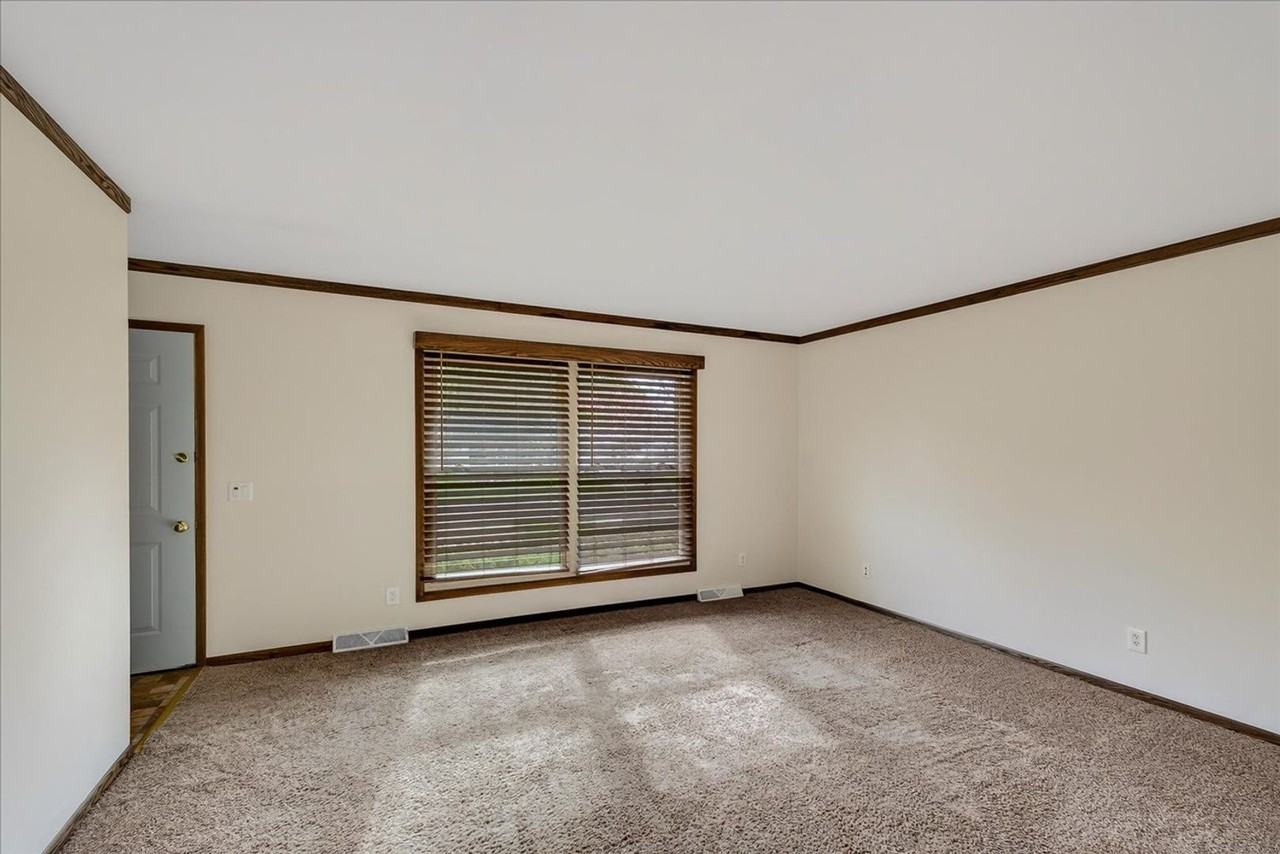 1806 Golden Oak Ln - Photo 5 of 36