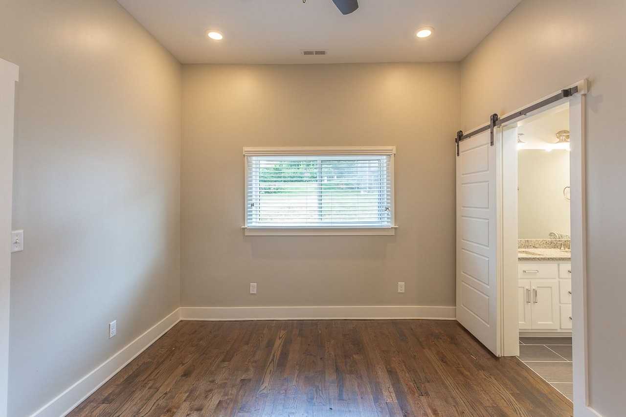 1008 Fairview Ave - Photo 7 of 12