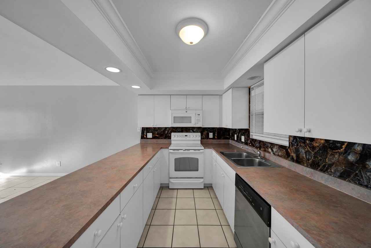 1407 Se 24th Ave #2 - Photo 5 of 10
