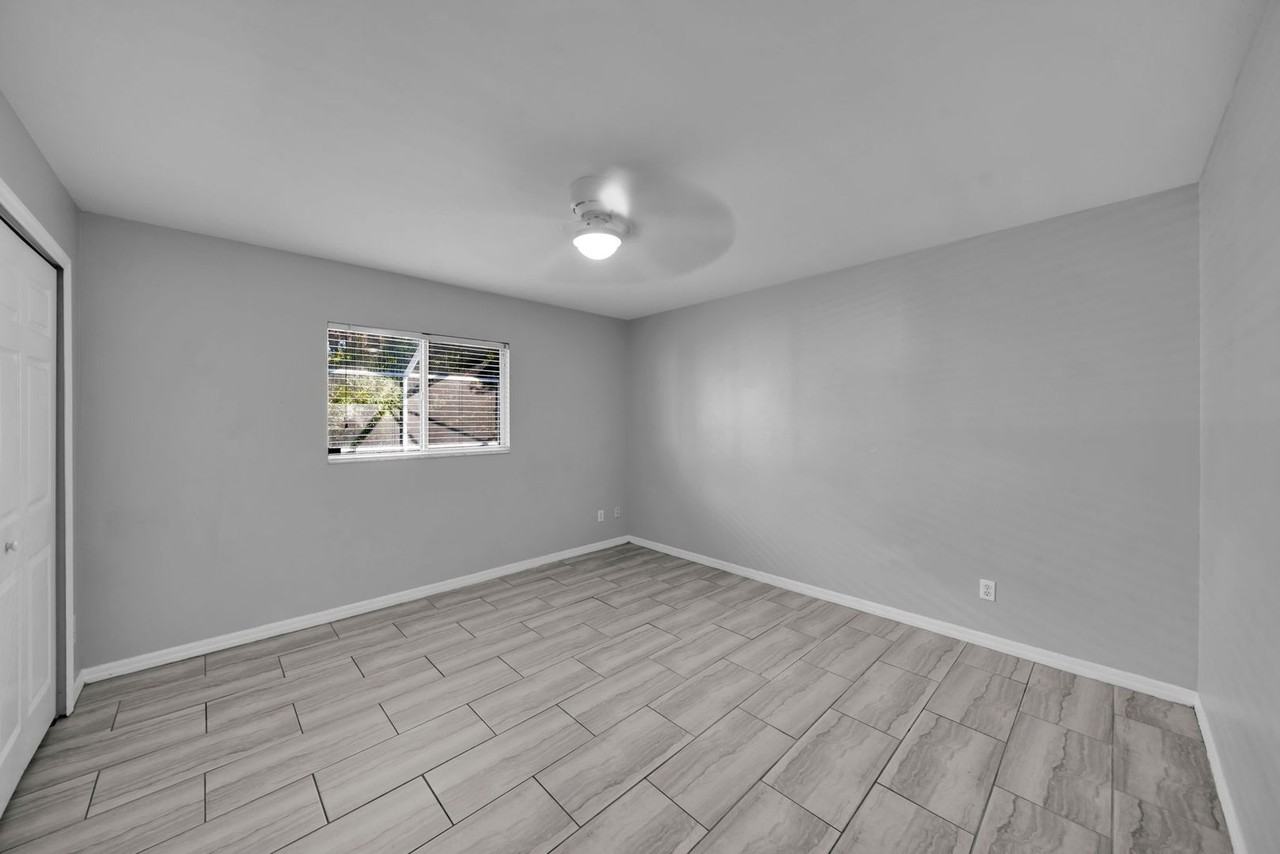 1407 Se 24th Ave #2 - Photo 6 of 10