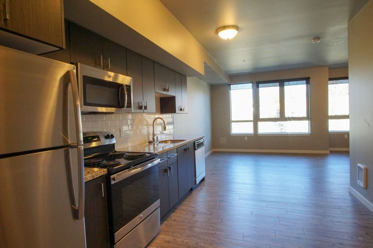 411 Se 14th Ave #302 - Photo 3 of 17