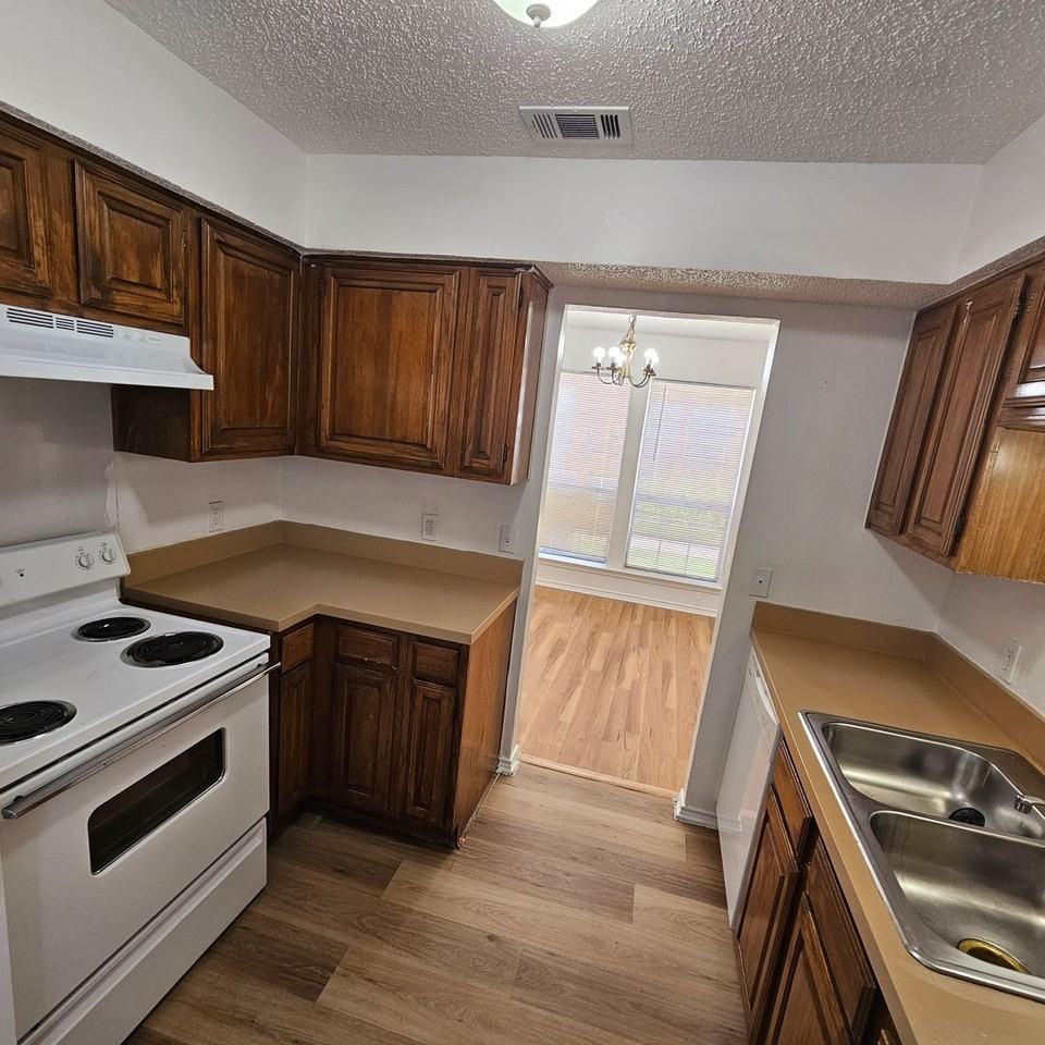 1400 Darr St #C - Photo 3 of 22