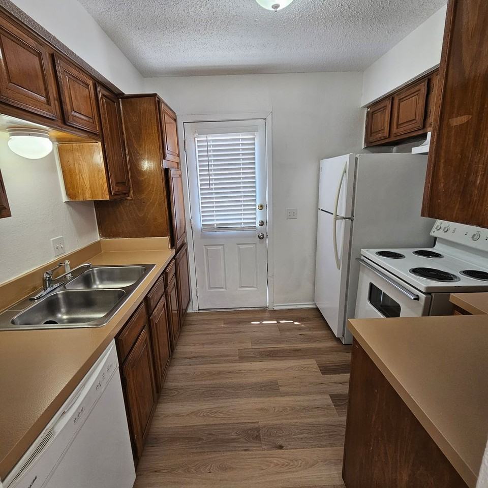 1400 Darr St #C - Photo 5 of 22