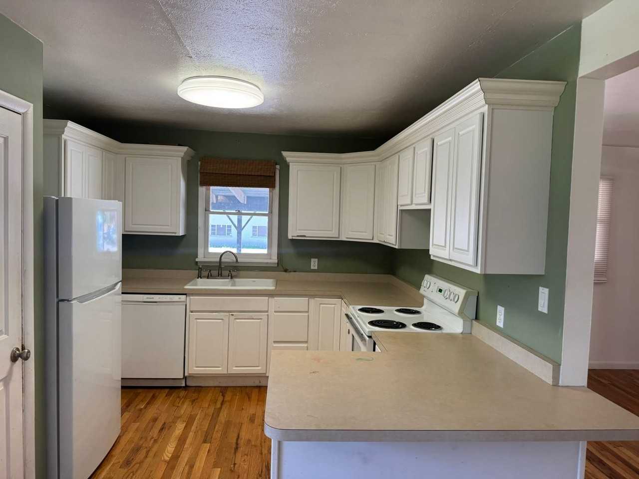 1600 N 17th St #A - Photo 2 of 12