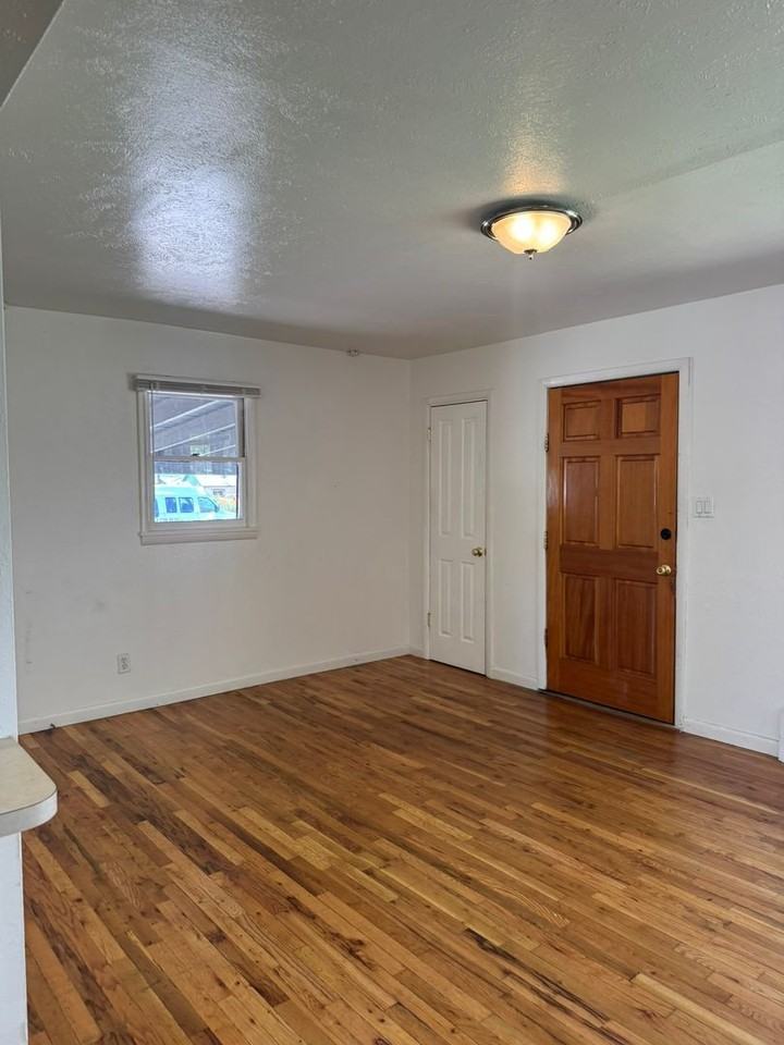 1600 N 17th St #A - Photo 4 of 12