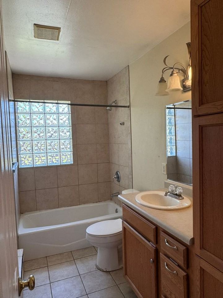 1600 N 17th St #A - Photo 7 of 12