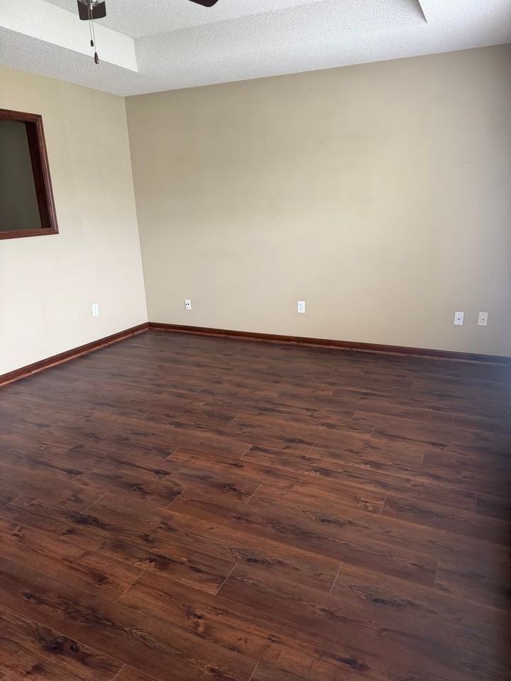 1120 Nw Willow Dr - Photo 4 of 9