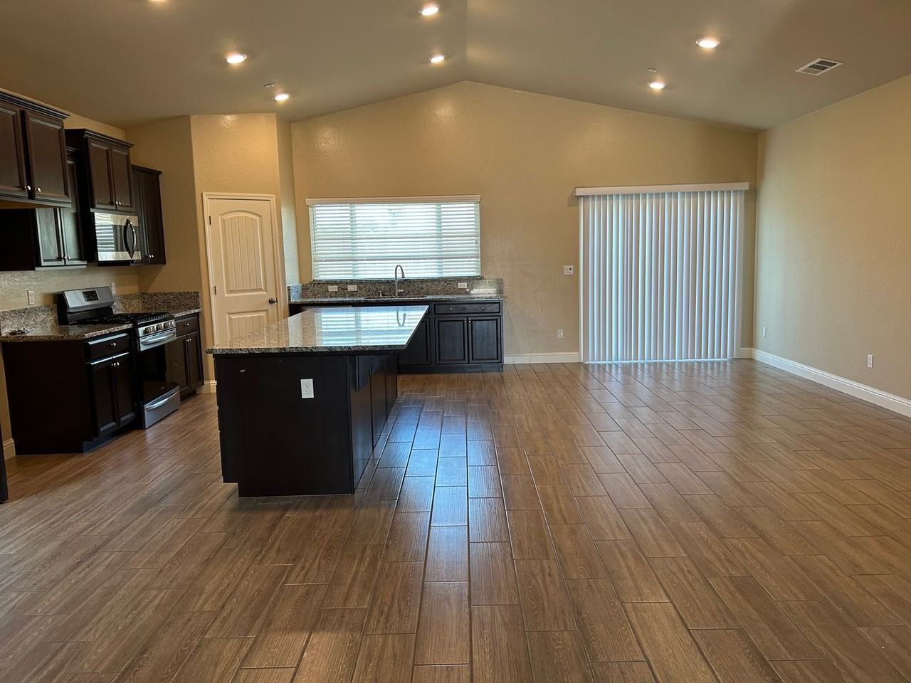 1025 S Crumal St - Photo 6 of 18