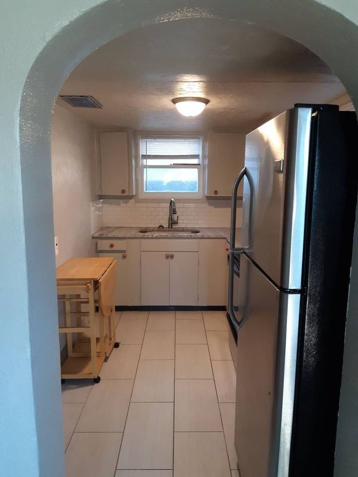 1002 1002 B100 Everett St - Photo 5 of 18