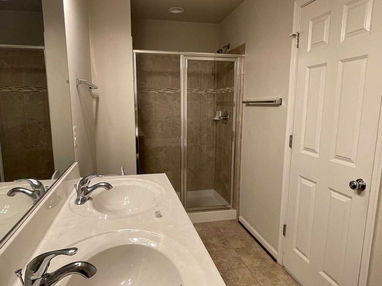 201 Woodstream Cir - Photo 7 of 27