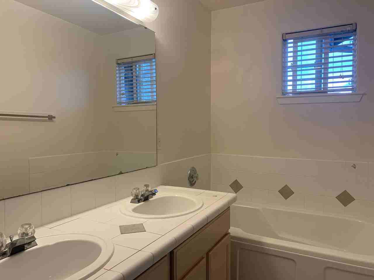 12219 Se 38th St - Photo 2 of 24