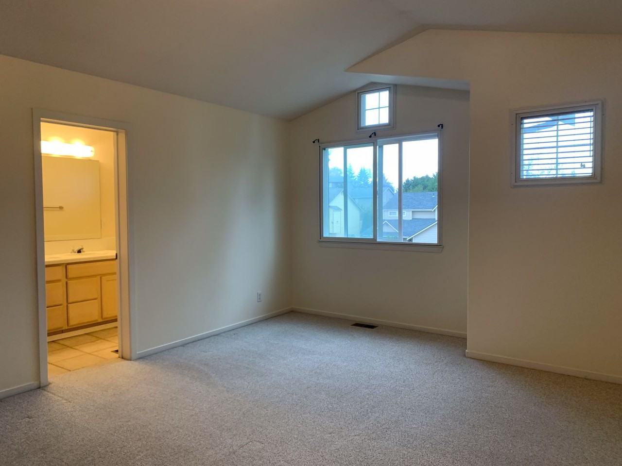 12219 Se 38th St - Photo 3 of 24