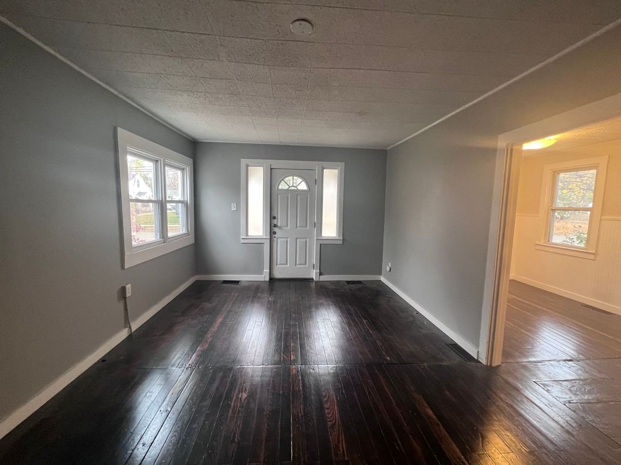 2317 Coit Ave Ne - Photo 4 of 43