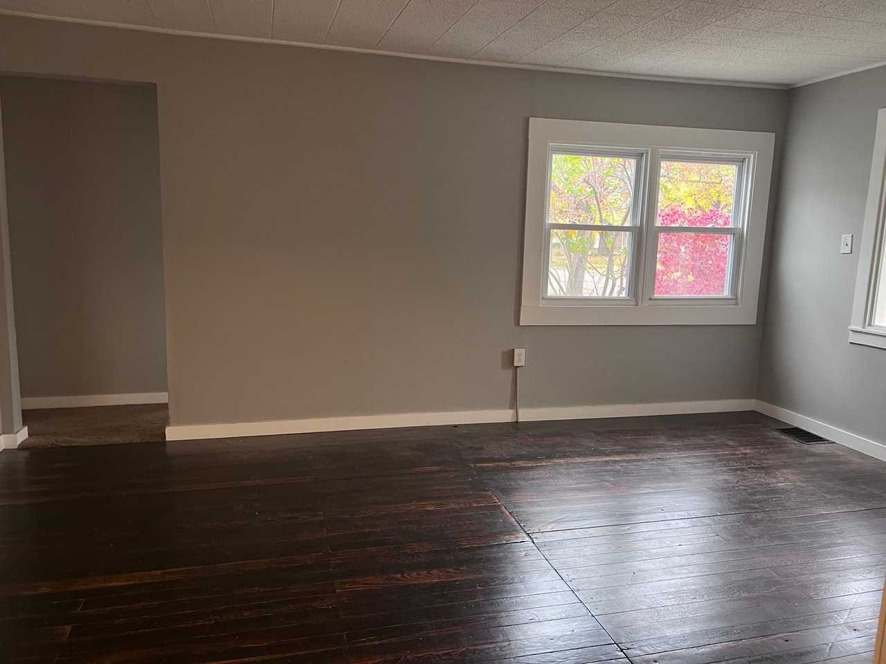 2317 Coit Ave Ne - Photo 5 of 43