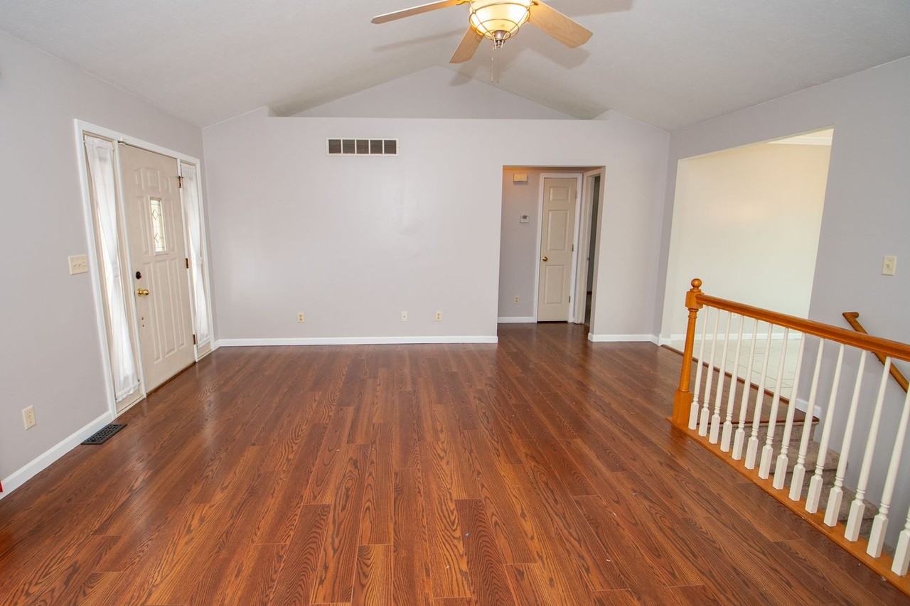 53620 Springfield Ct - Photo 2 of 39