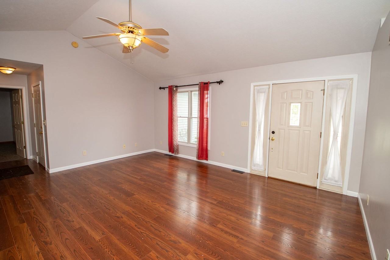53620 Springfield Ct - Photo 4 of 39