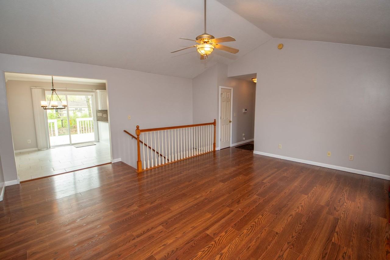53620 Springfield Ct - Photo 5 of 39