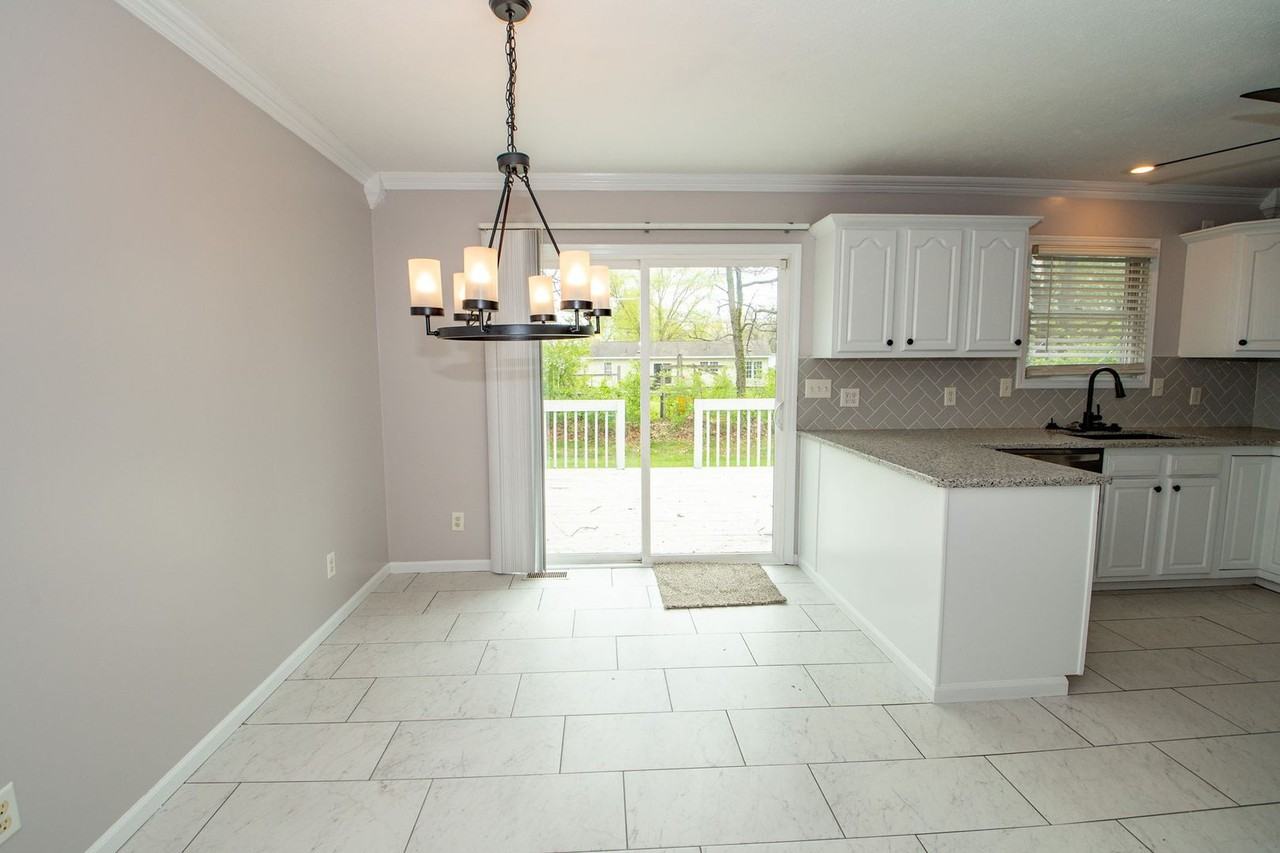 53620 Springfield Ct - Photo 7 of 39