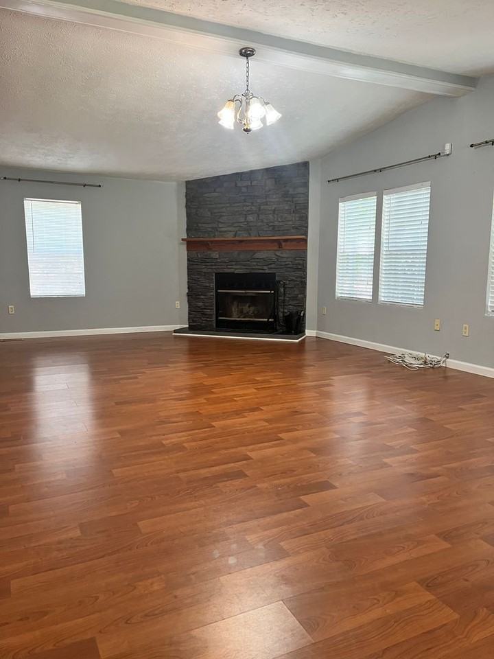 608 Winston St - Photo 3 of 25