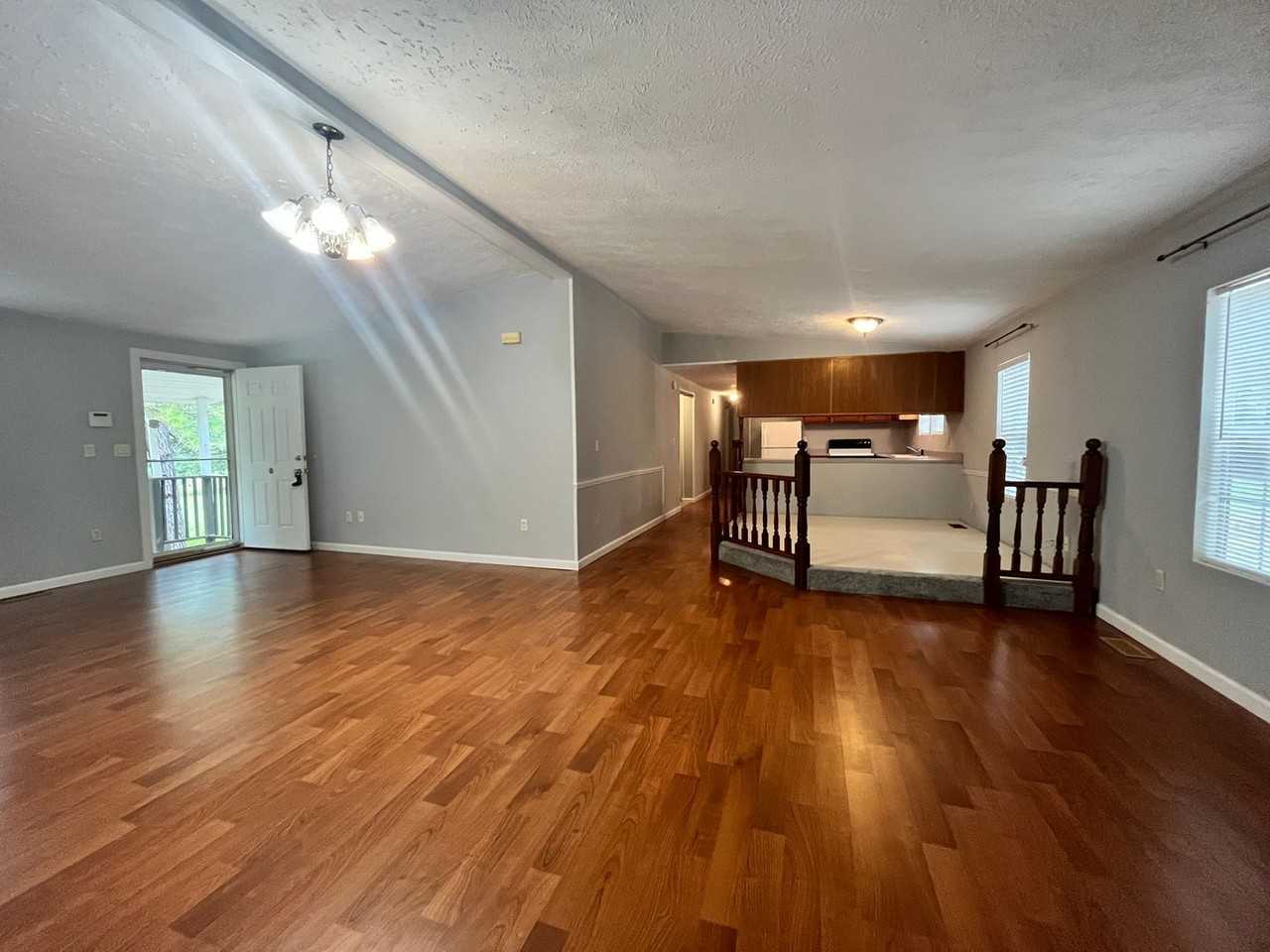 608 Winston St - Photo 4 of 25