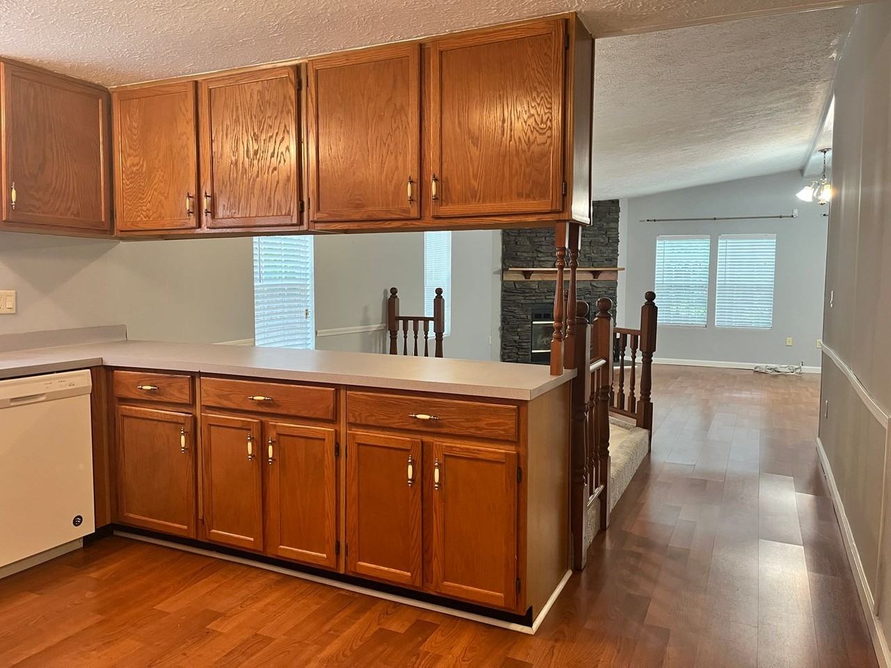 608 Winston St - Photo 5 of 25