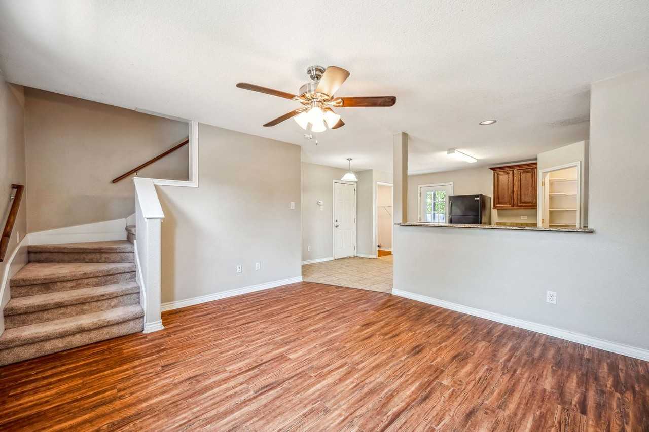 1401 N Columbia St - Photo 2 of 18