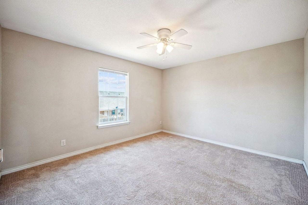 1401 N Columbia St - Photo 7 of 18
