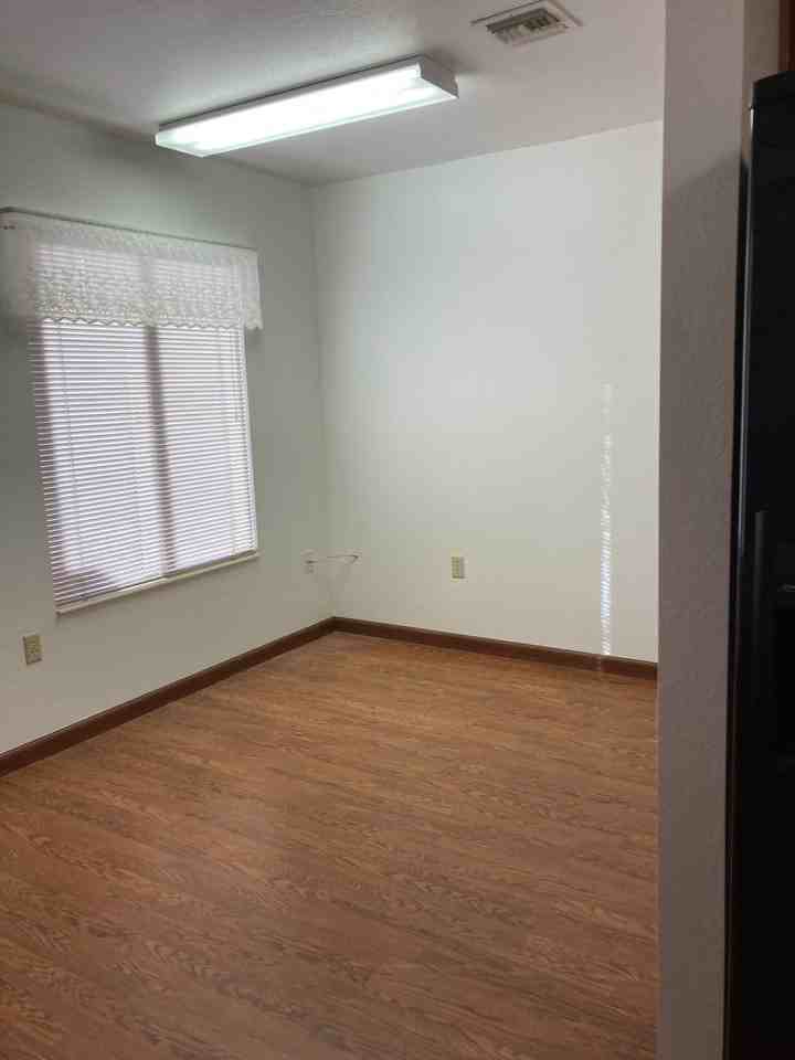 8513 Millsboro Dr - Photo 4 of 11