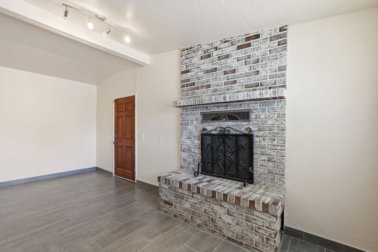 4608 S Fremont Ave - Photo 6 of 36