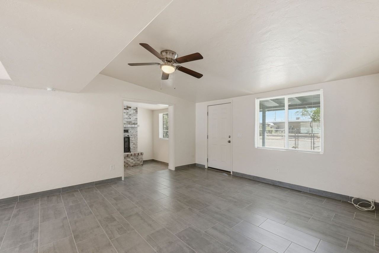4608 S Fremont Ave - Photo 7 of 36
