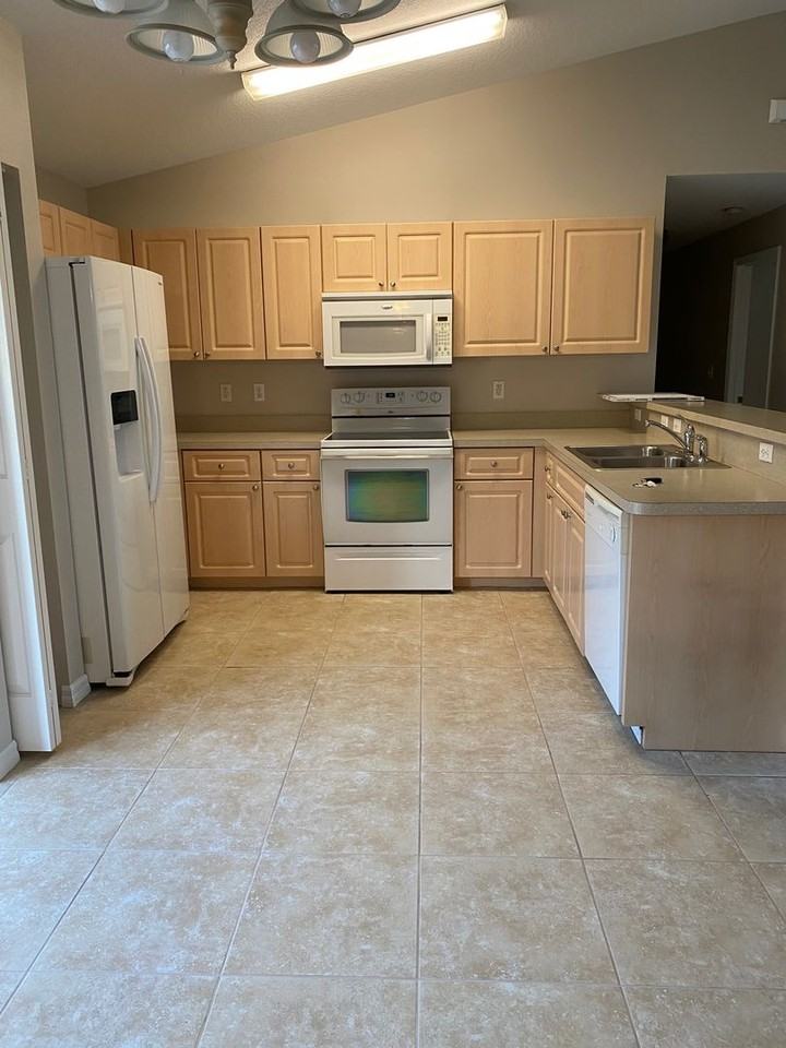 2365 89th Dr - Photo 2 of 11