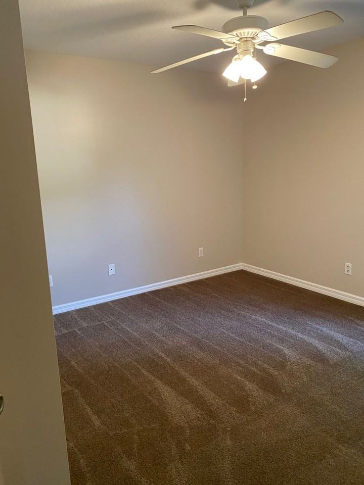 2365 89th Dr - Photo 4 of 11