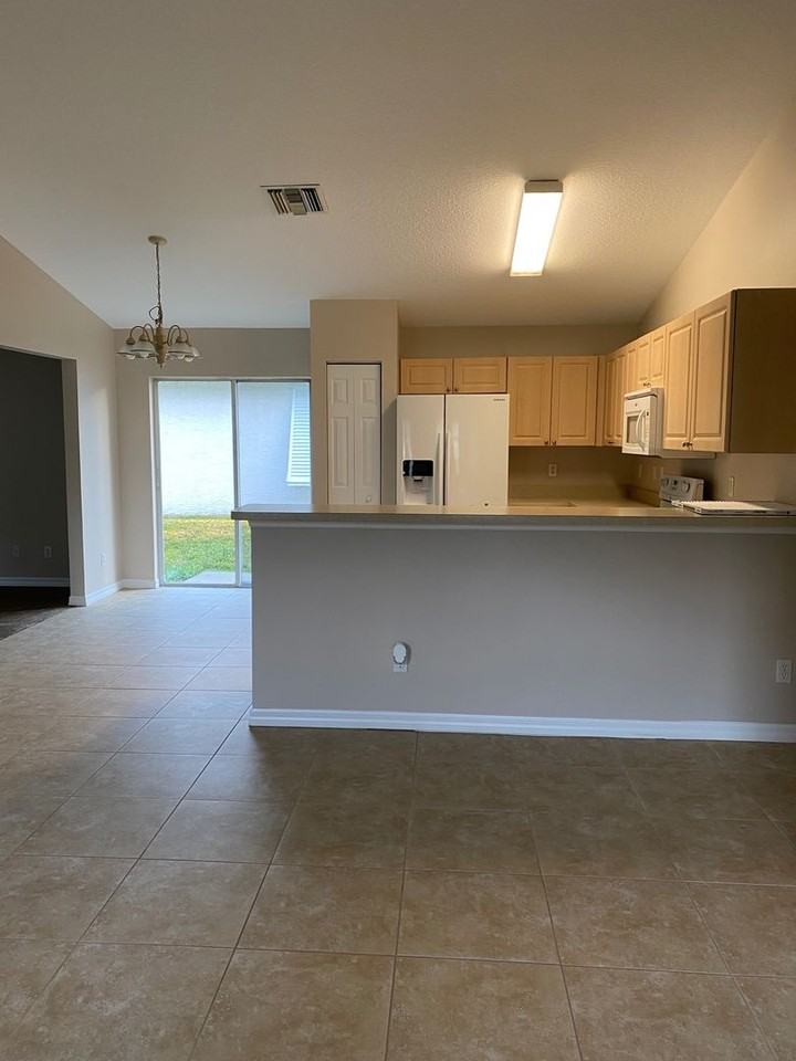 2365 89th Dr - Photo 5 of 11