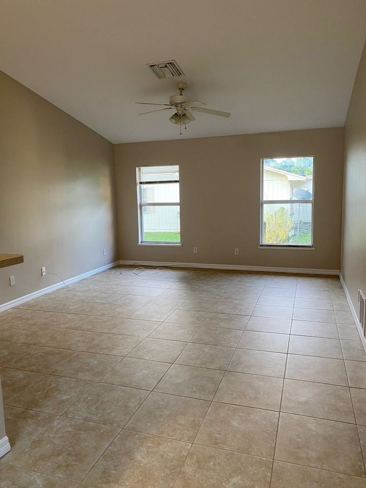 2365 89th Dr - Photo 7 of 11