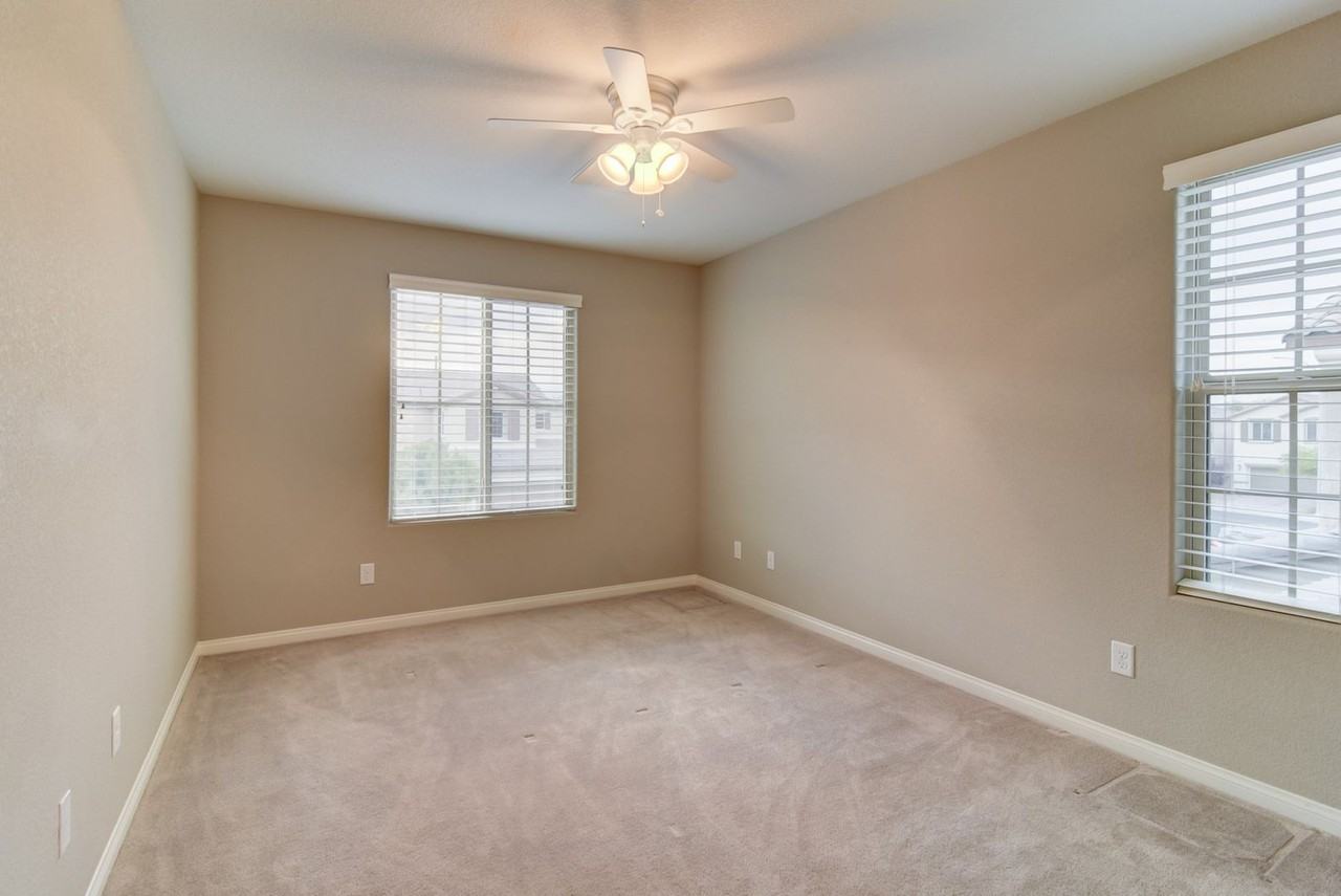 240 Sweet Spot St - Photo 6 of 17
