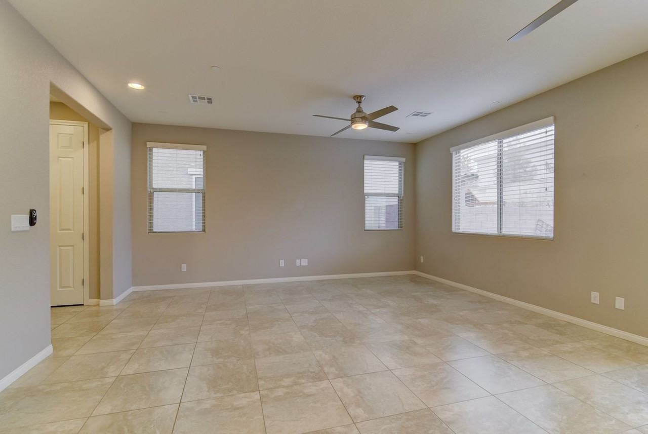 240 Sweet Spot St - Photo 7 of 17