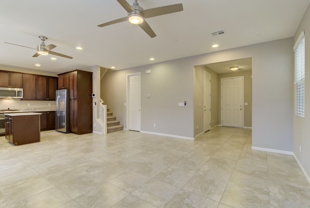 240 Sweet Spot St - Photo 3 of 17
