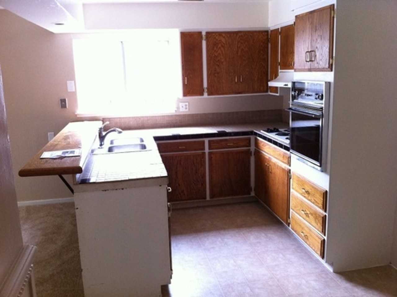 4913 Sky Pkwy - Photo 3 of 7