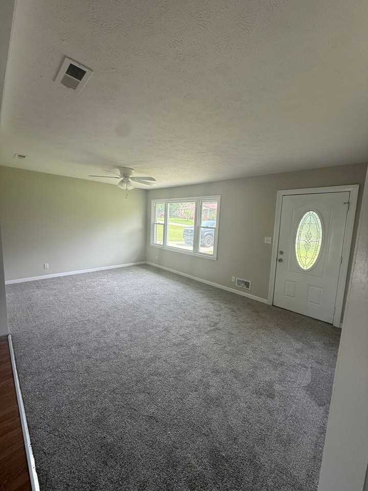 24 Jerome Cir - Photo 2 of 11