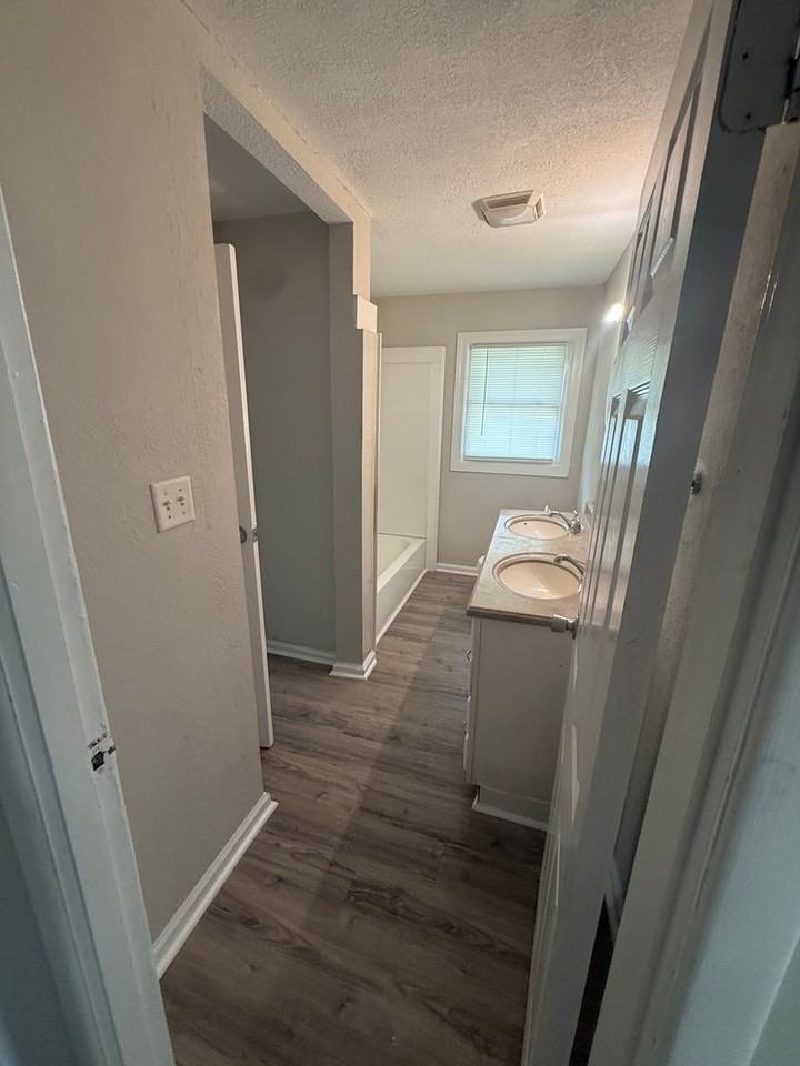 24 Jerome Cir - Photo 4 of 11