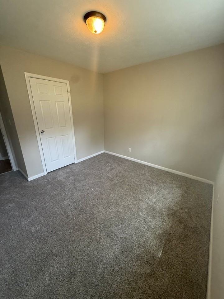24 Jerome Cir - Photo 5 of 11
