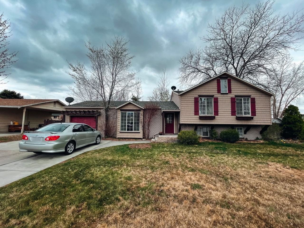 1123 W 40 S - Photo 2 of 31
