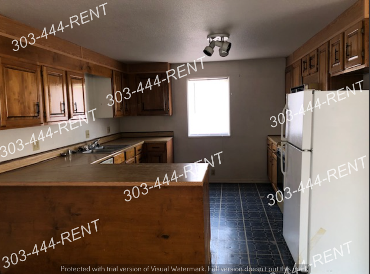 217 Spruce St - Photo 4 of 7