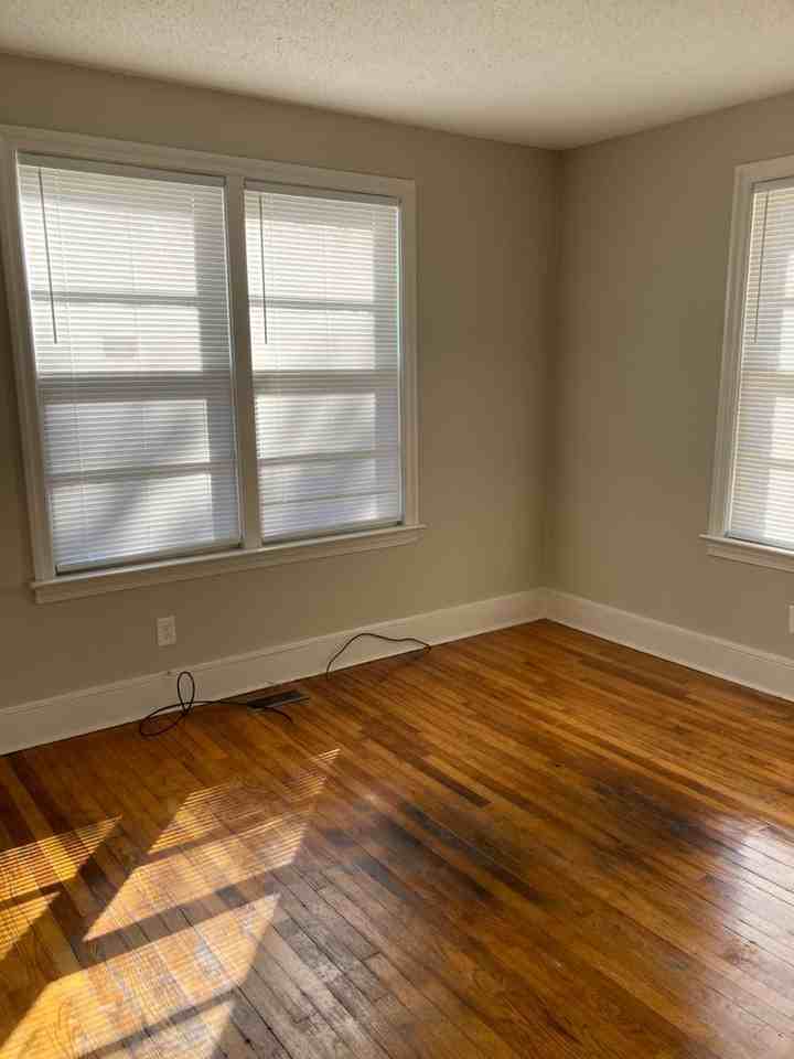 702 White Ave - Photo 4 of 19