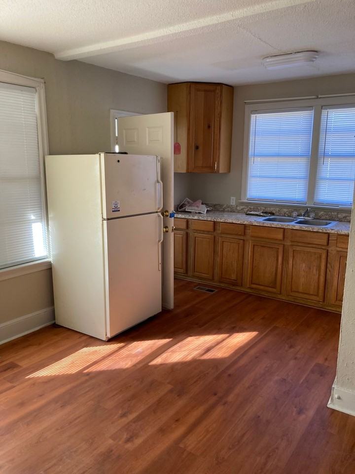 702 White Ave - Photo 6 of 19